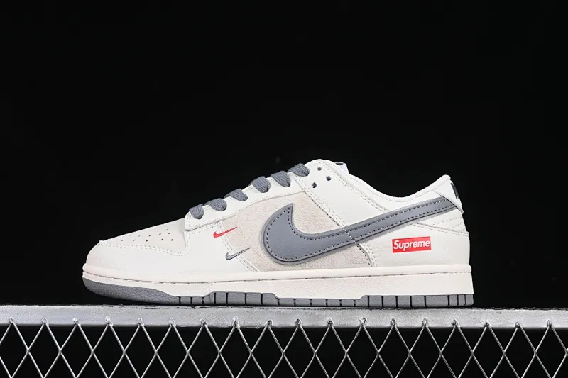 All Categories Nk SB Dunk Series Nk SB Dunk Low High-end Customized Low-top Sneakers Nk SB Dunk Low Supreme Co-branded Gray Hook Double Small Hook Anniversary High-end Customized Low-top Casual Sneakers XX2025-688